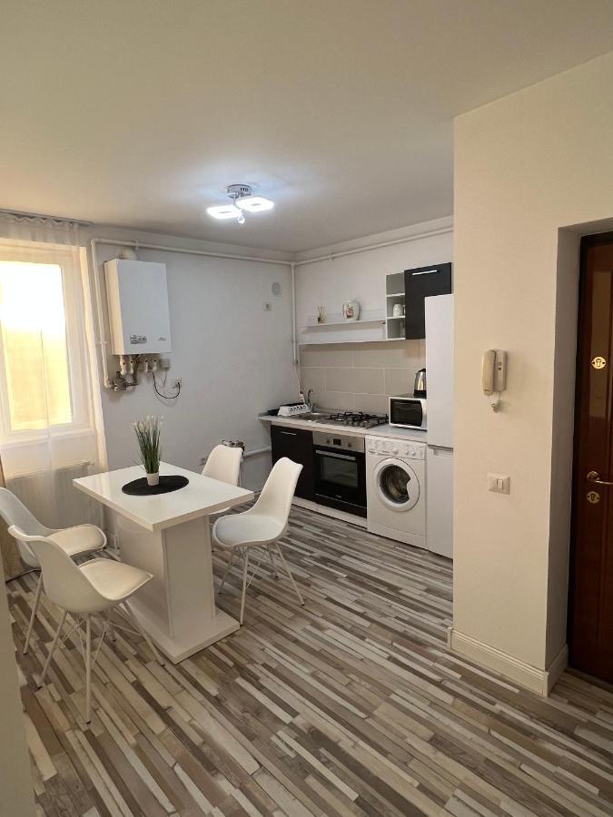 Appartamento White One Petroşani Esterno foto